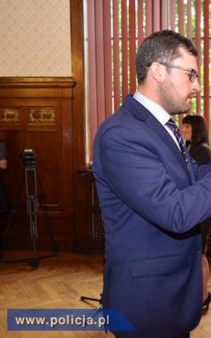 Krzyż za odzyskiwanie dzieł sztuki! 