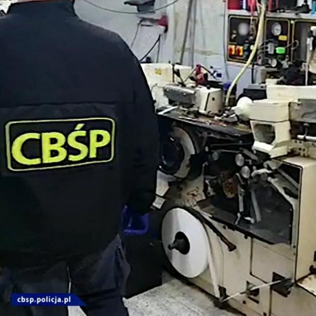 [VIDEO] Zabezpieczona maszyna mogła wyprodukować milion nielegalnych papierosów na dobę